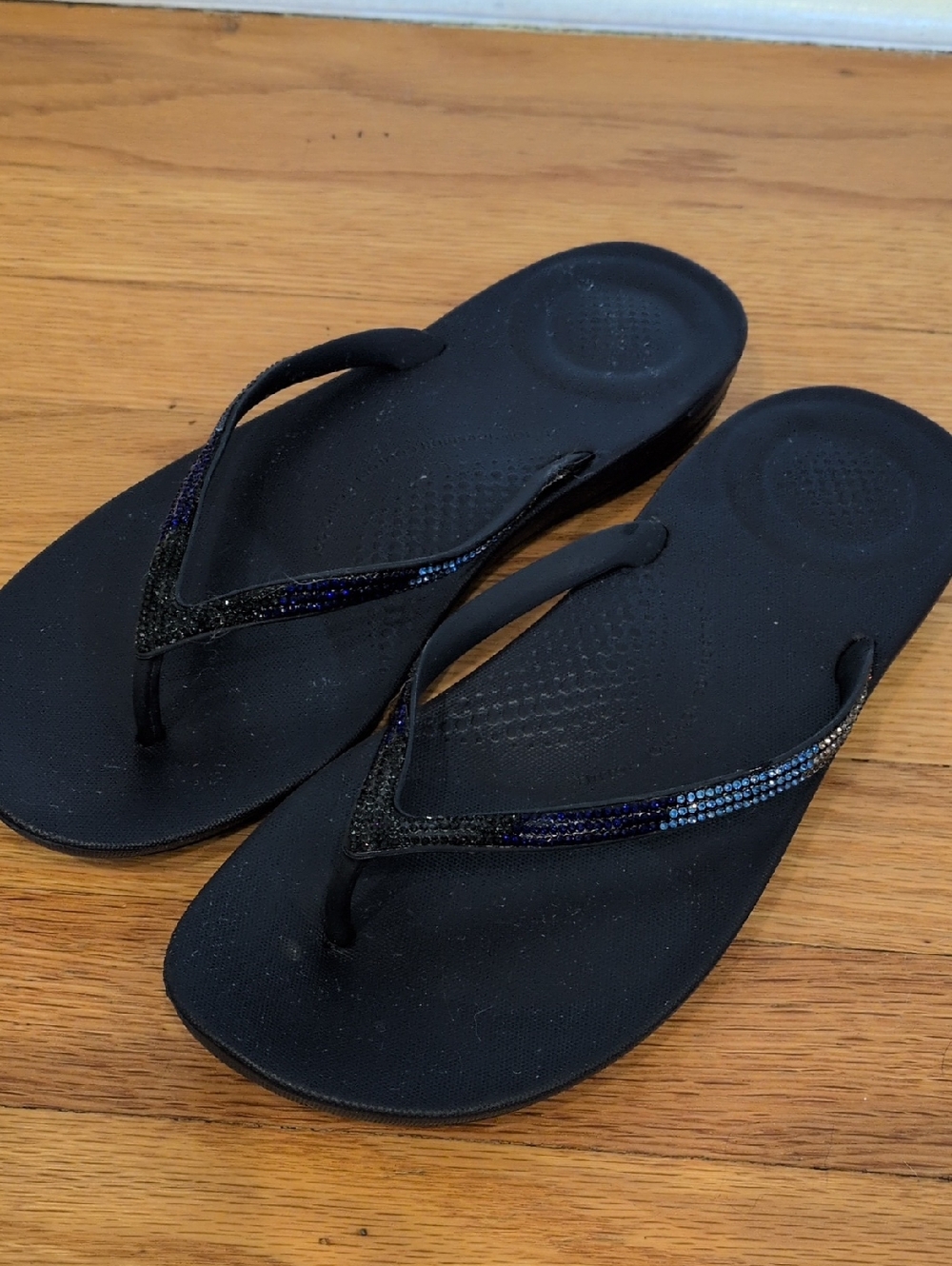 FitFlop IQushion Ombre Sparkle Flip Flop Rhinestone-Trim W9/EU41